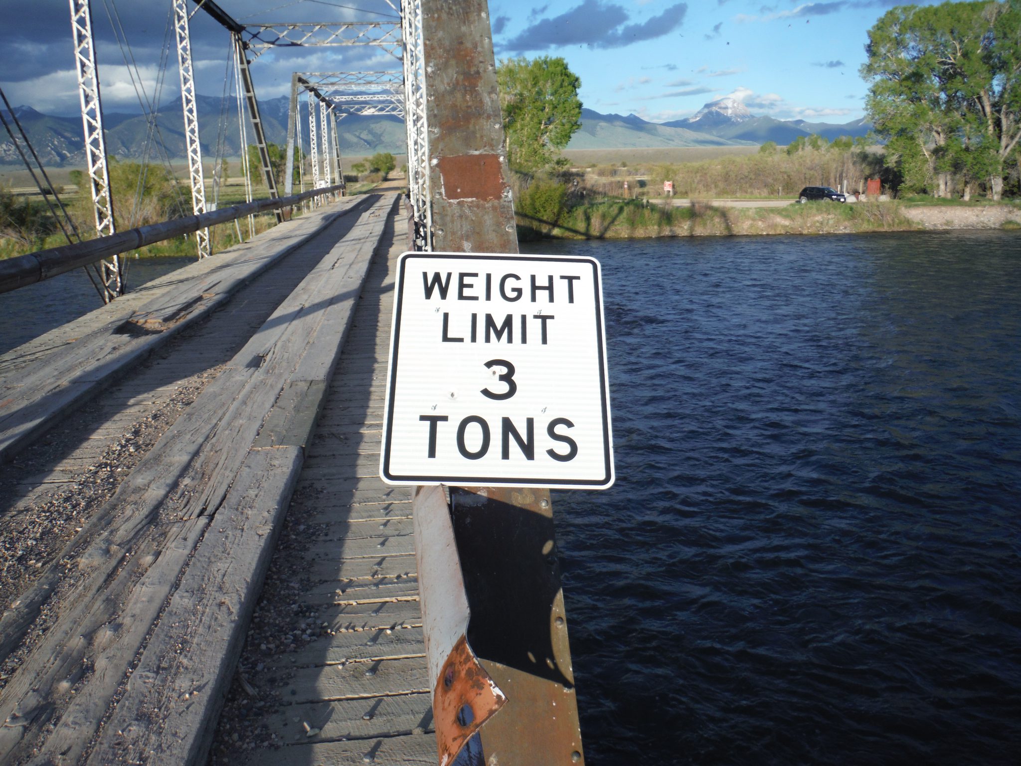 West Weight Limit Sign